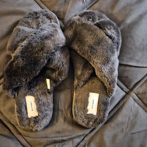 Old navy fuzzy slippers